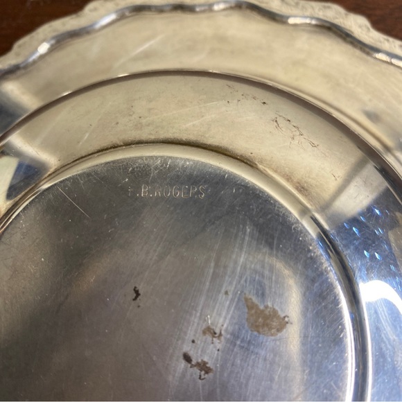 Vintage F B Rogers heavy, quality silver plated 8” bowl with elegant, scroll rim - Picture 2 of 6